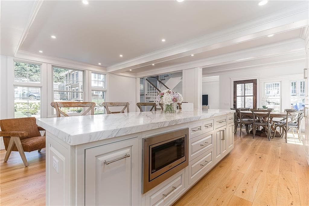 17 19 East Hills Road photo 9