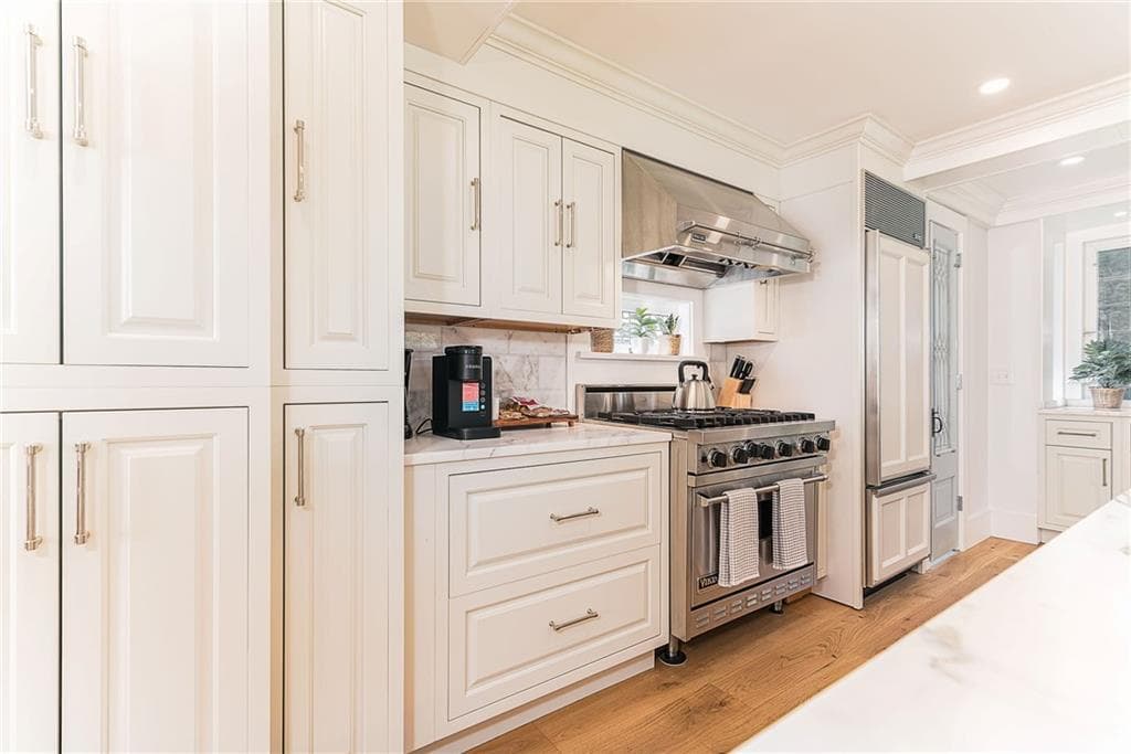 17 19 East Hills Road photo 10