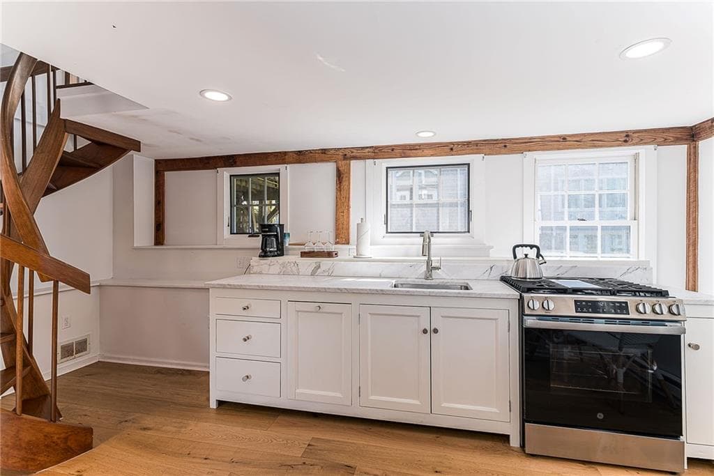 17 19 East Hills Road photo 35