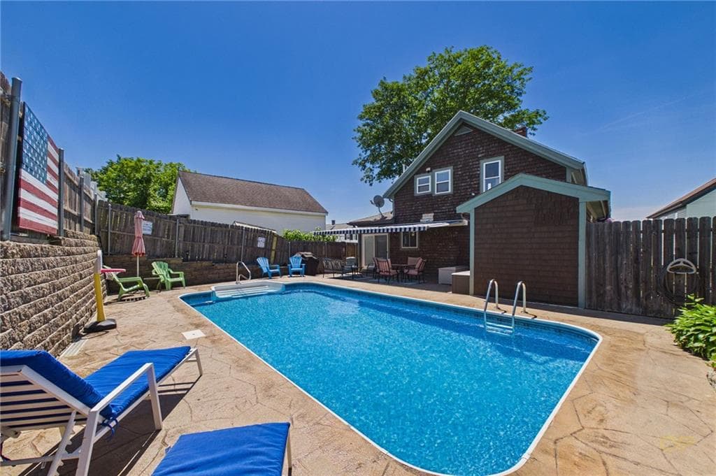 87 Stowe Street photo 2
