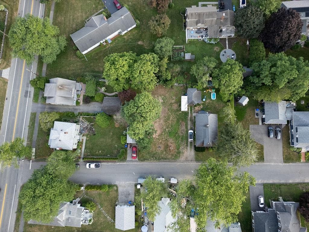 128 Peck Avenue photo 5