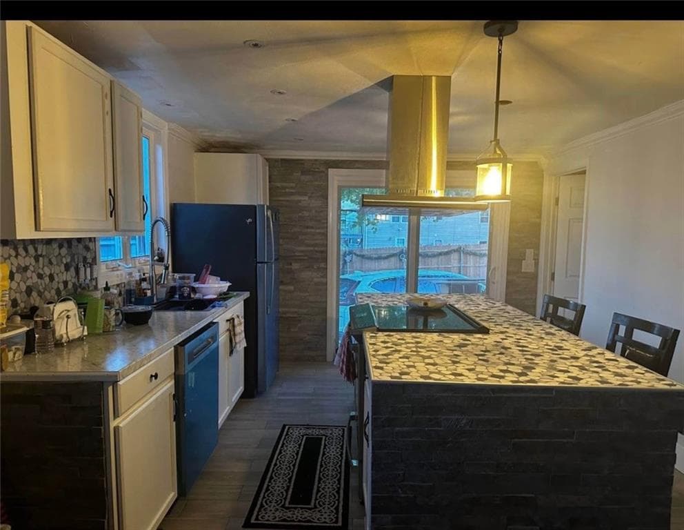 58 Surf Avenue photo 3