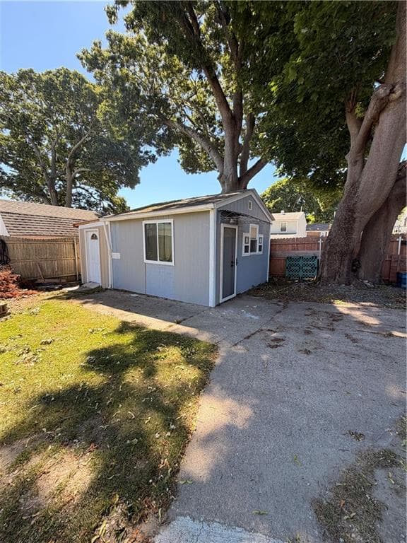 58 Surf Avenue photo 8