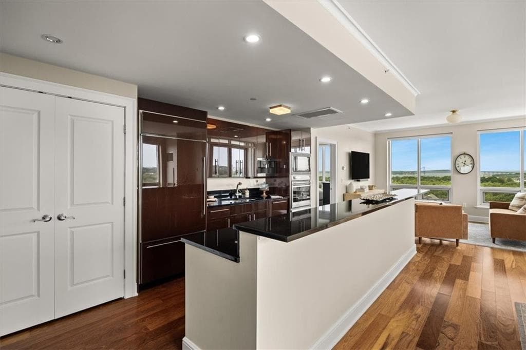 1 Tower Drive UNIT 1106 photo 4