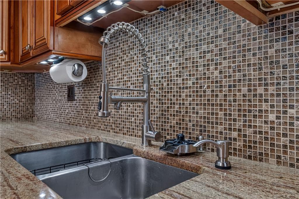 Condominium at 444 Woodward Road UNIT 2, North Providence, photo 7 of 29