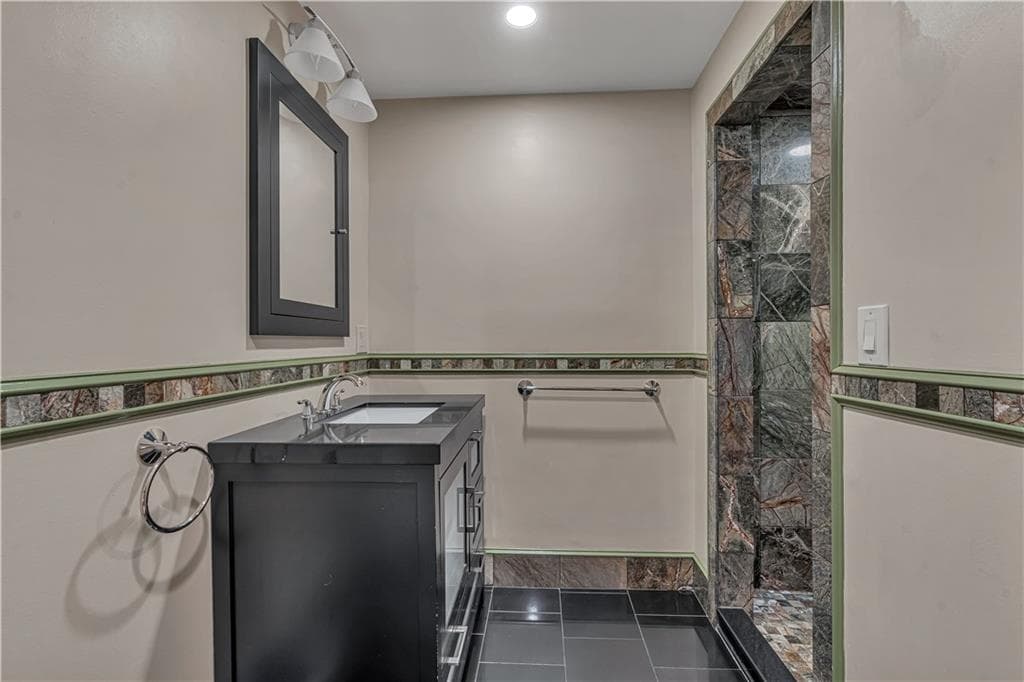 Condominium at 444 Woodward Road UNIT 2, North Providence, photo 9 of 29