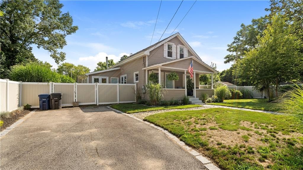 Single Family Residence at 344 Point Avenue, Warwick, photo 4 of 45