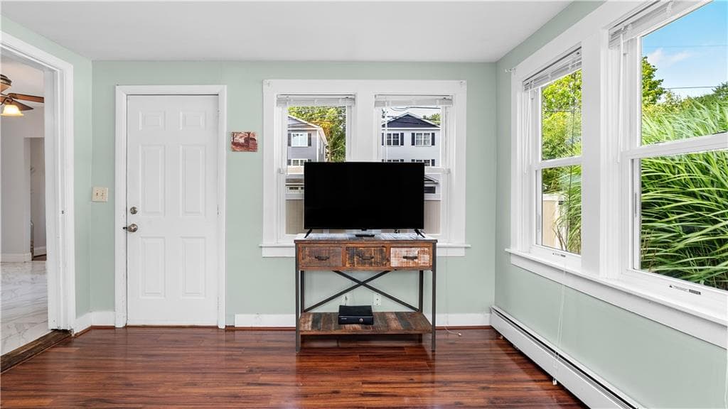 Single Family Residence at 344 Point Avenue, Warwick, photo 21 of 45