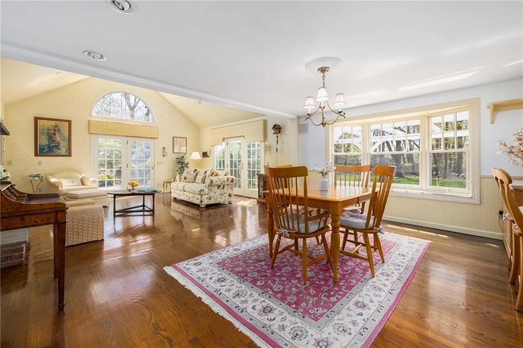230 Kirby Avenue photo 8