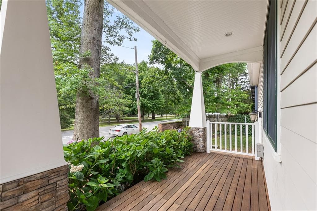 406 Blackstone Boulevard photo 2