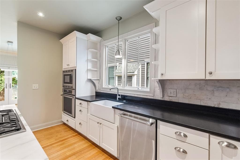 406 Blackstone Boulevard photo 12