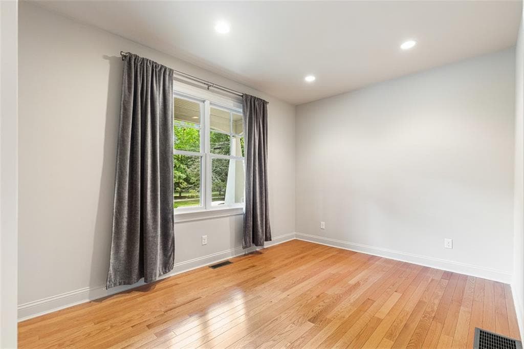 406 Blackstone Boulevard photo 5