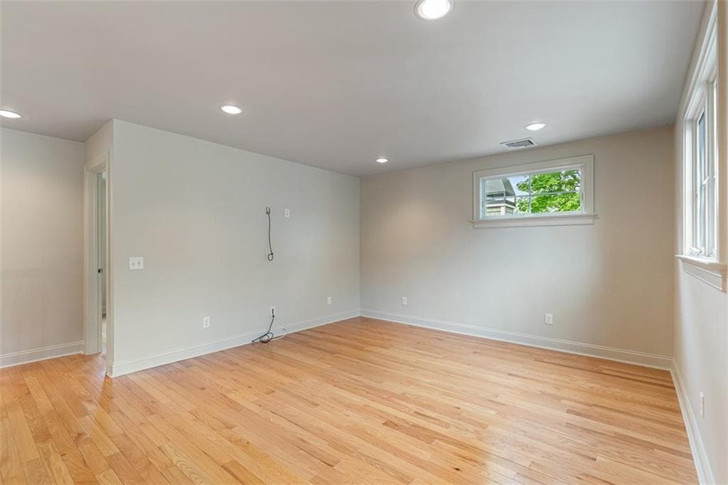 406 Blackstone Boulevard photo 31