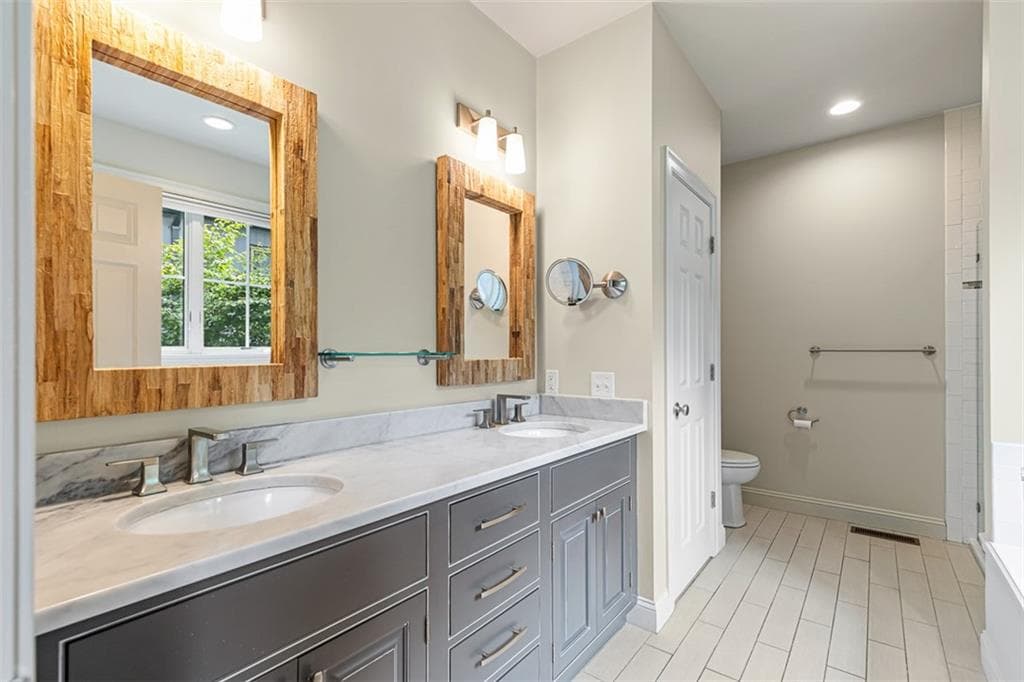 406 Blackstone Boulevard photo 25