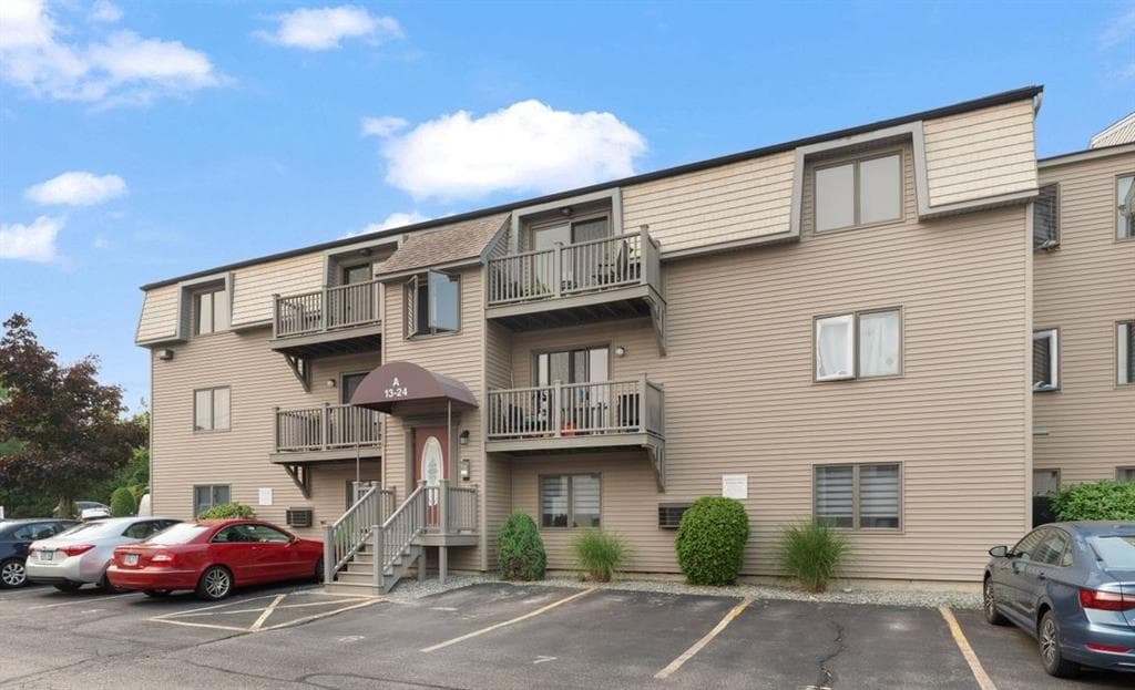 13 Village Court UNIT 13 photo 2