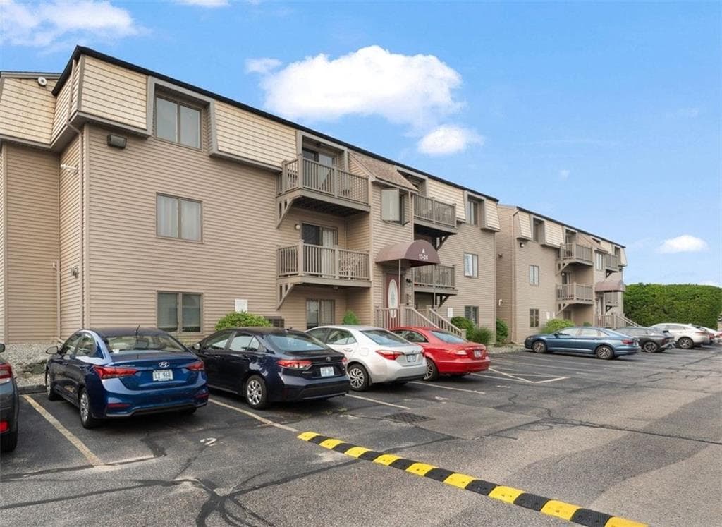 13 Village Court UNIT 13 photo 3