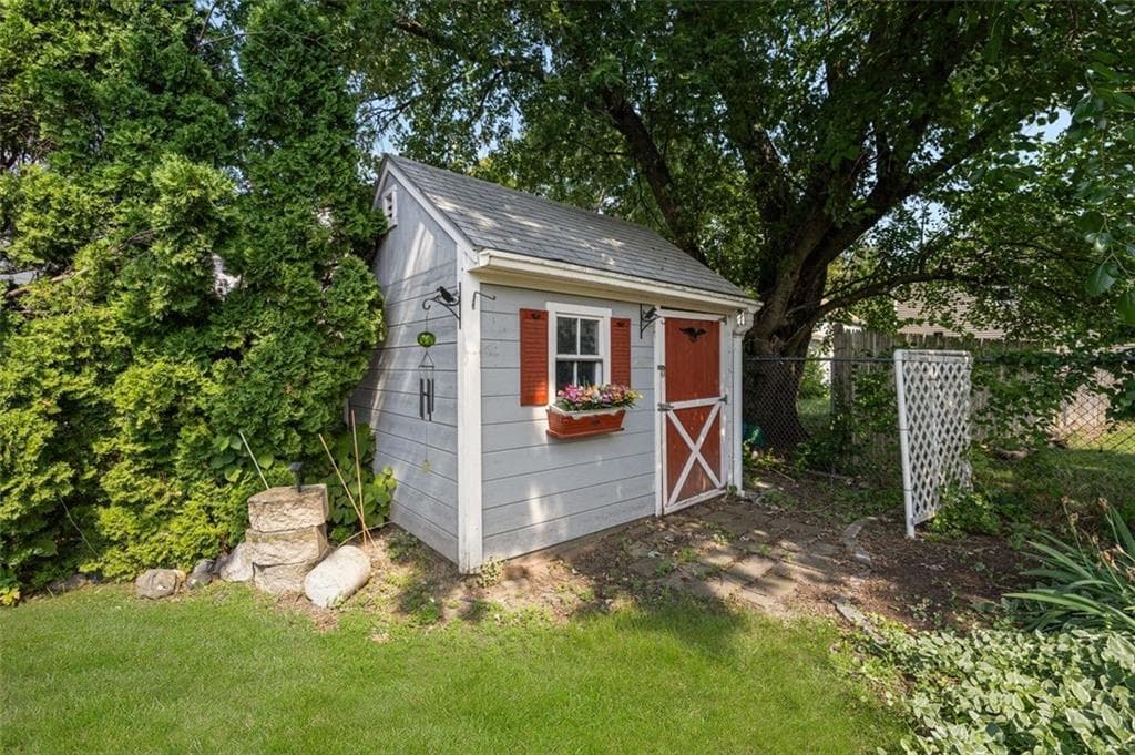 28 Lincoln Avenue photo 37