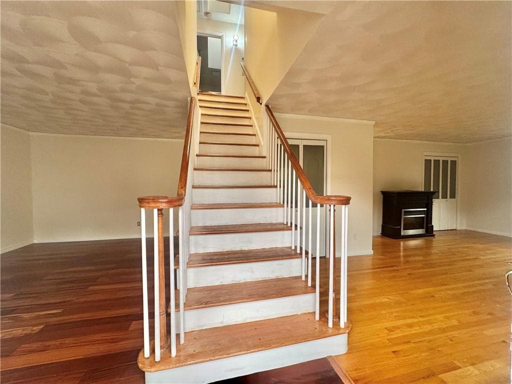 Single Family Residence at 42 Locust Glen Drive, Cranston, photo 2 of 22