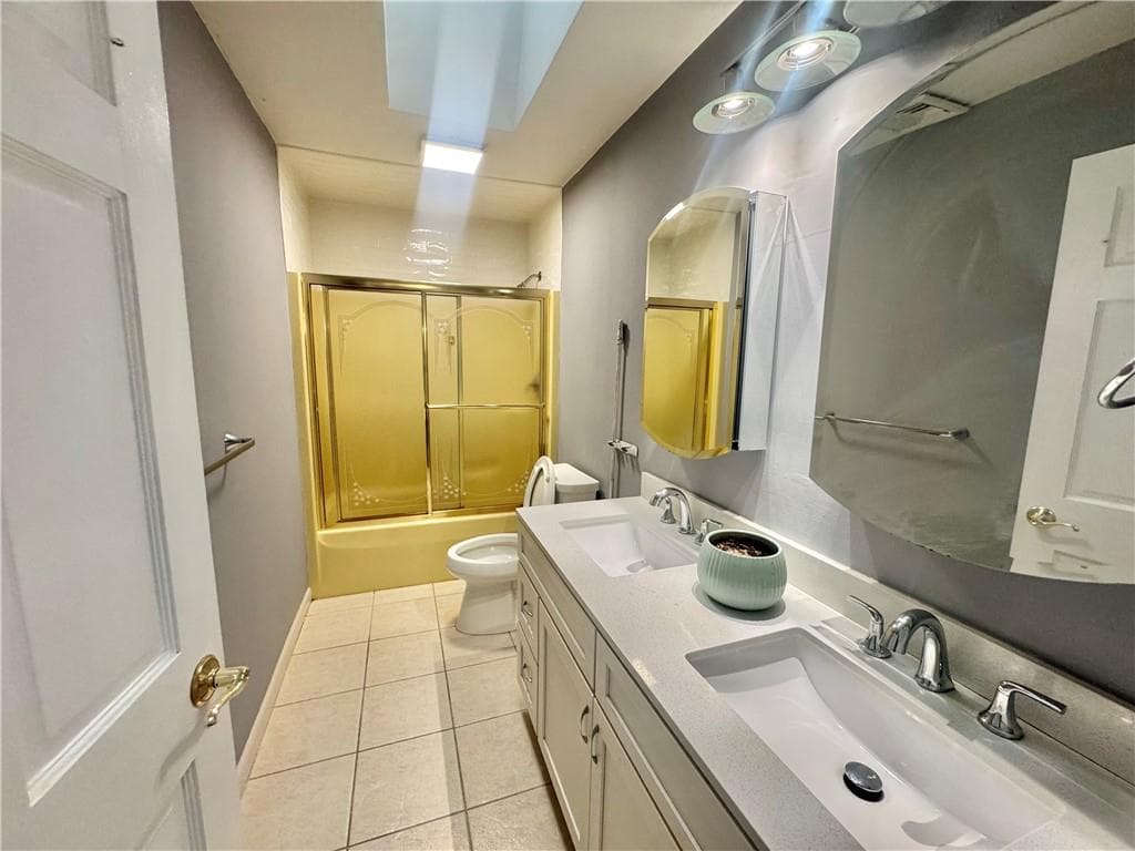 Single Family Residence at 42 Locust Glen Drive, Cranston, photo 12 of 22