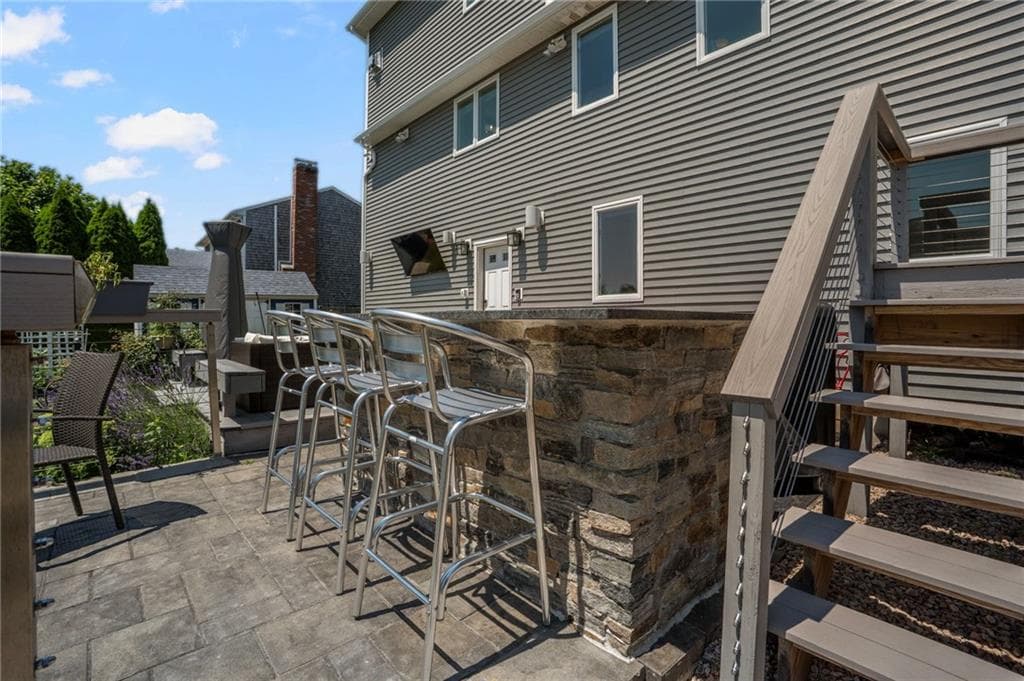 46 Exeter Boulevard photo 43