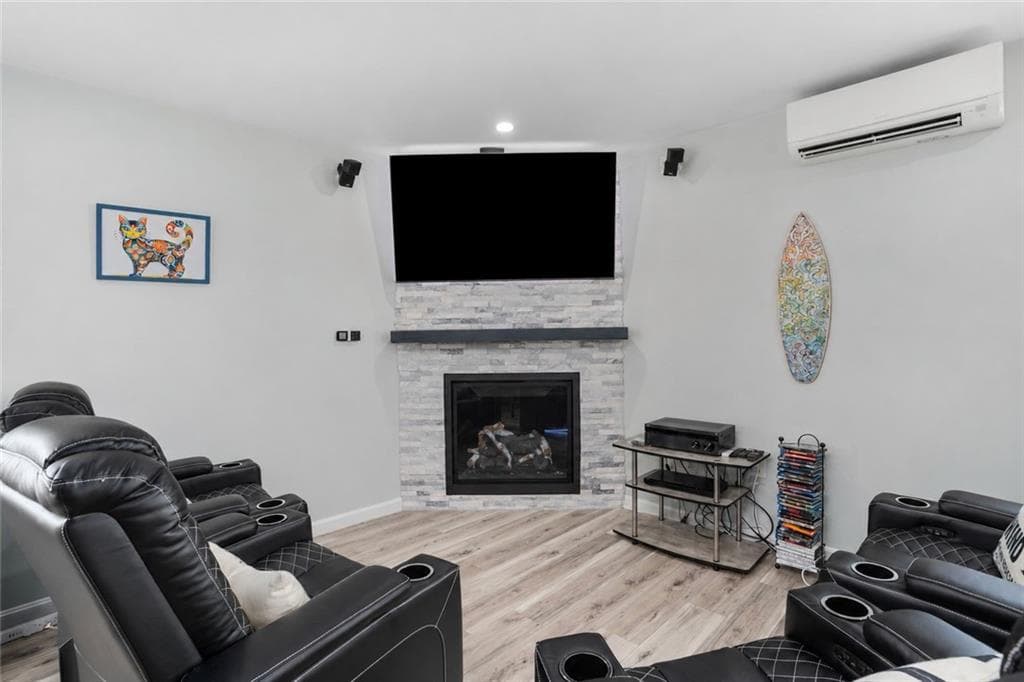 46 Exeter Boulevard photo 35