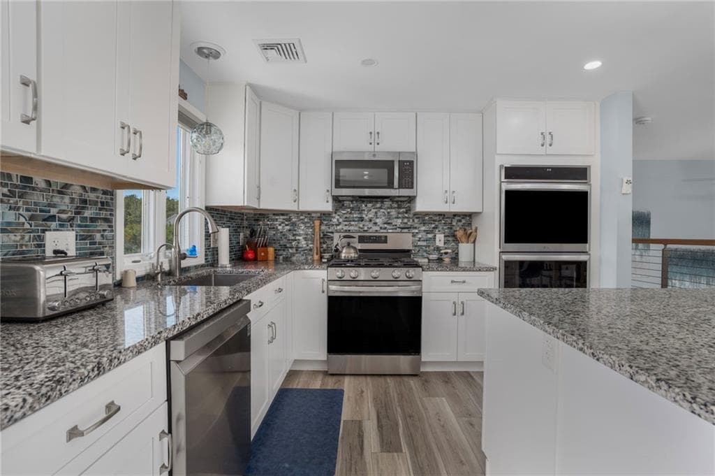 46 Exeter Boulevard photo 8