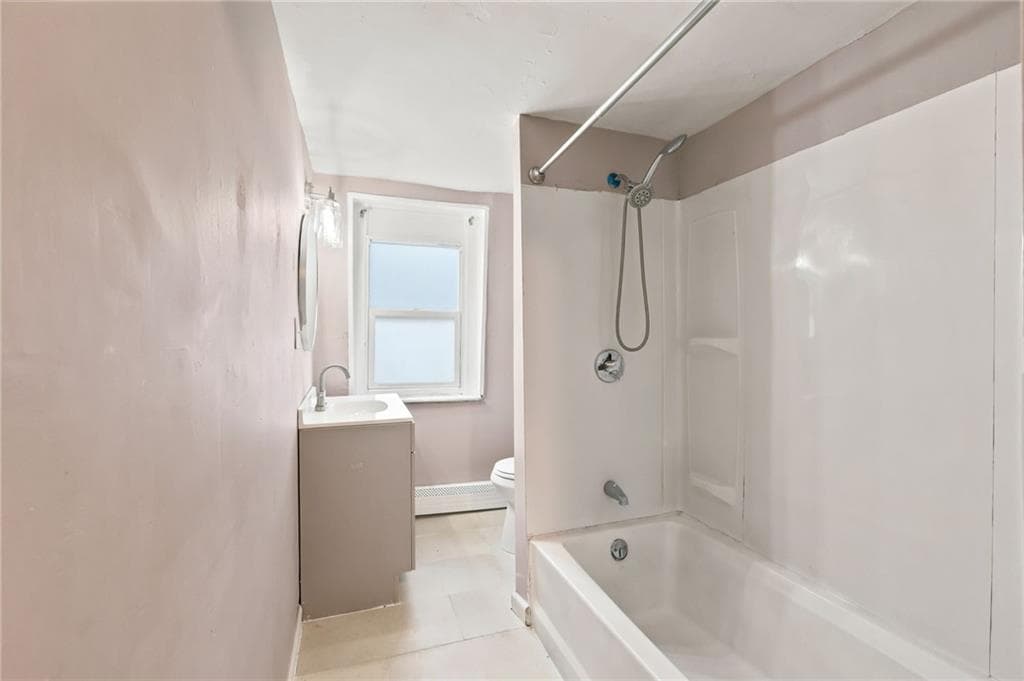 Multi Family at 21 Sackett Street Street, Providence, photo 12 of 36