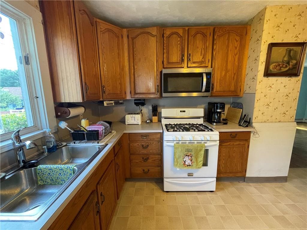 Single Family Residence at 66 Sherry Avenue, Bristol, photo 3 of 24
