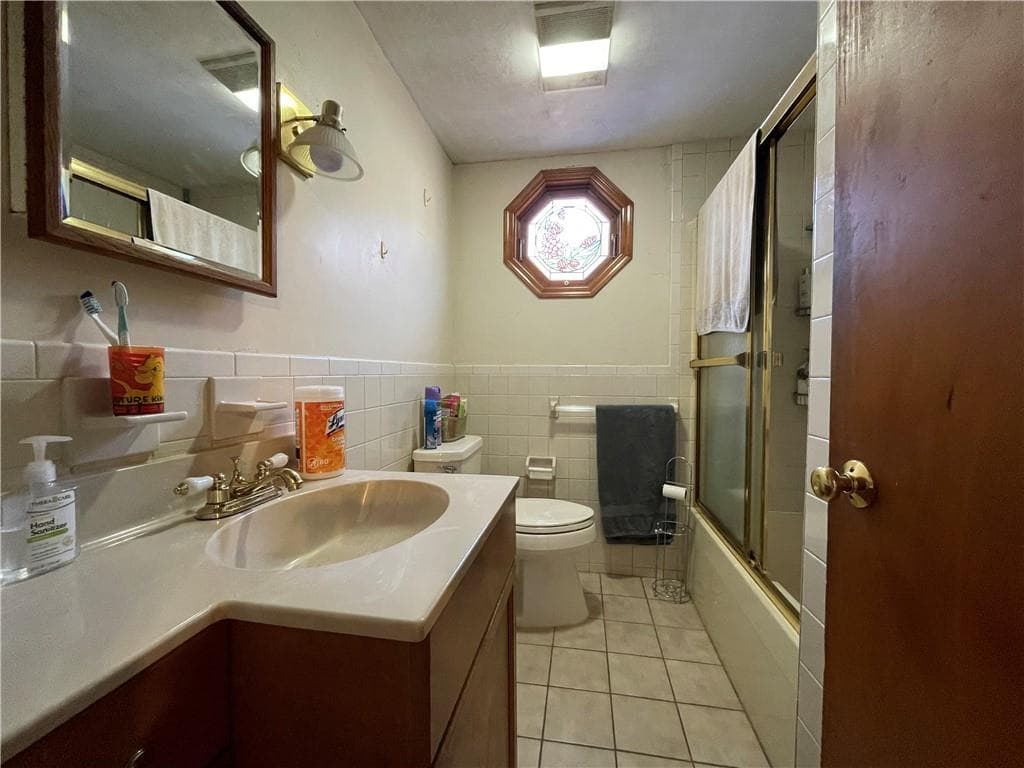 Single Family Residence at 66 Sherry Avenue, Bristol, photo 10 of 24