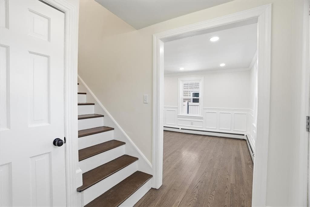 Single Family Residence at 45 Metropolitian park Drive, East Providence, photo 4 of 29