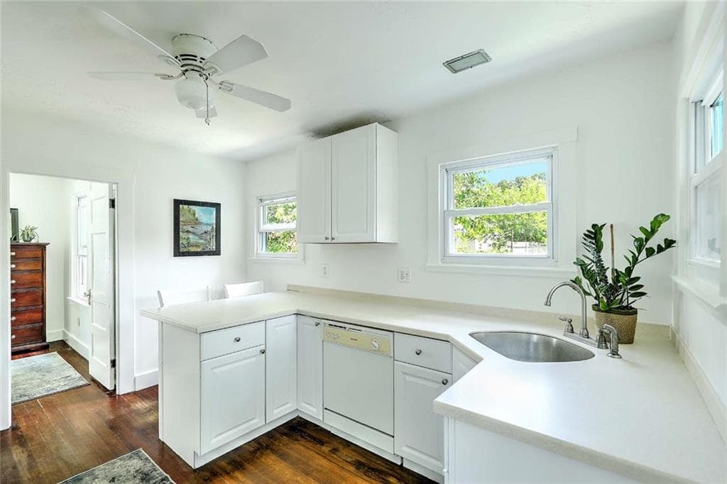 59 Booth Avenue photo 23