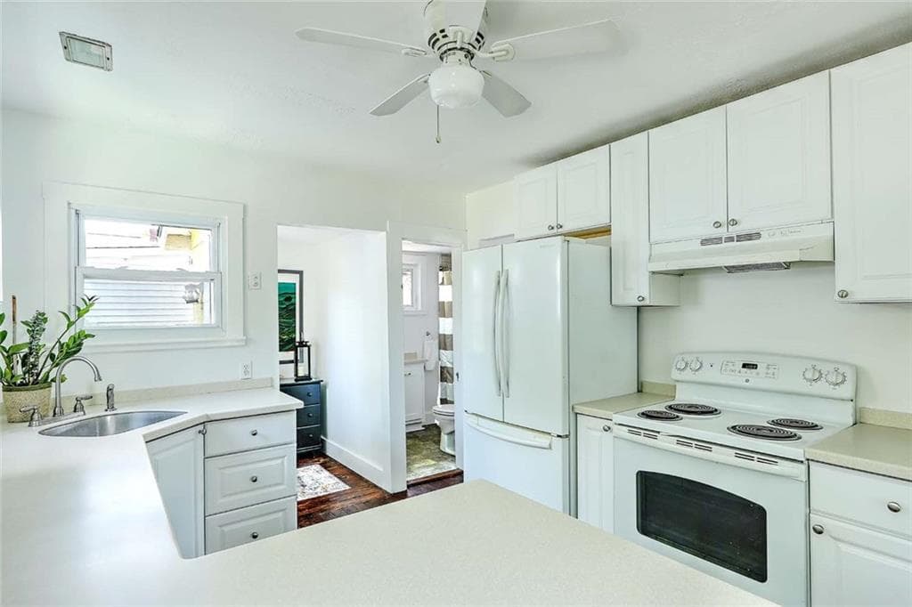 59 Booth Avenue photo 22