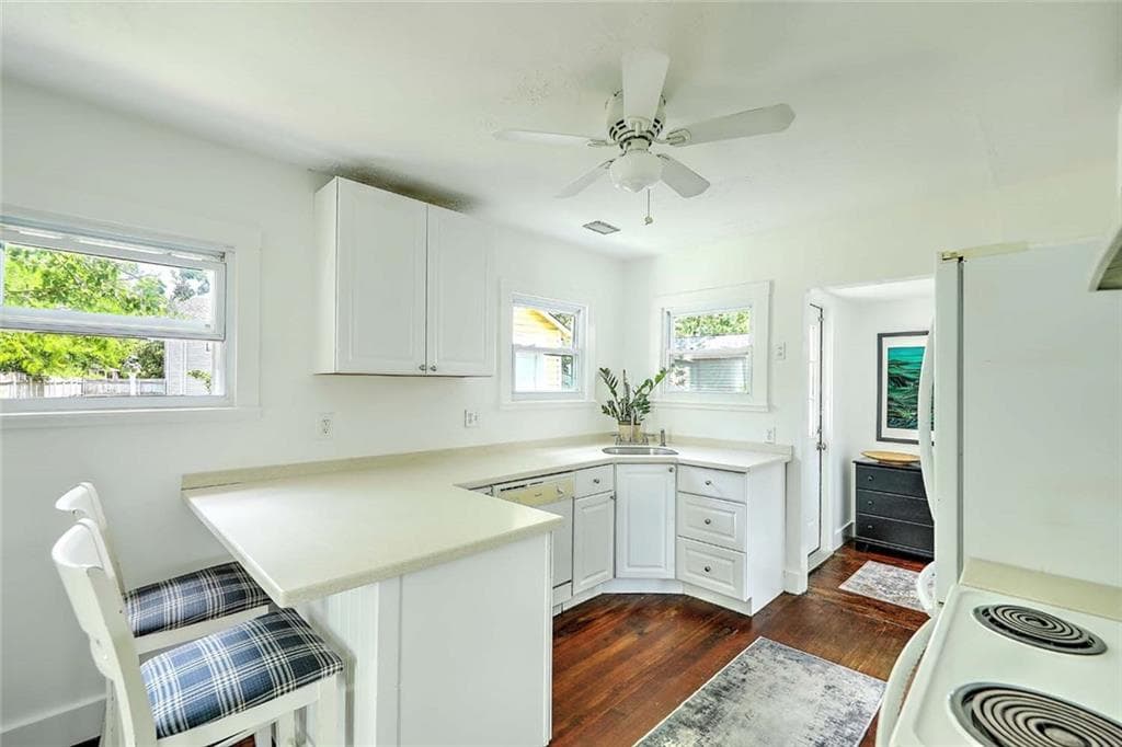 59 Booth Avenue photo 20