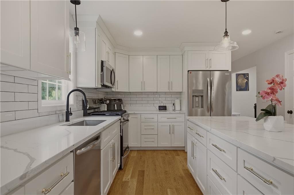 724 Woodman Street photo 9