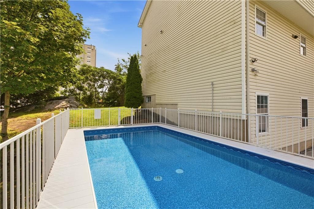 724 Woodman Street photo 34