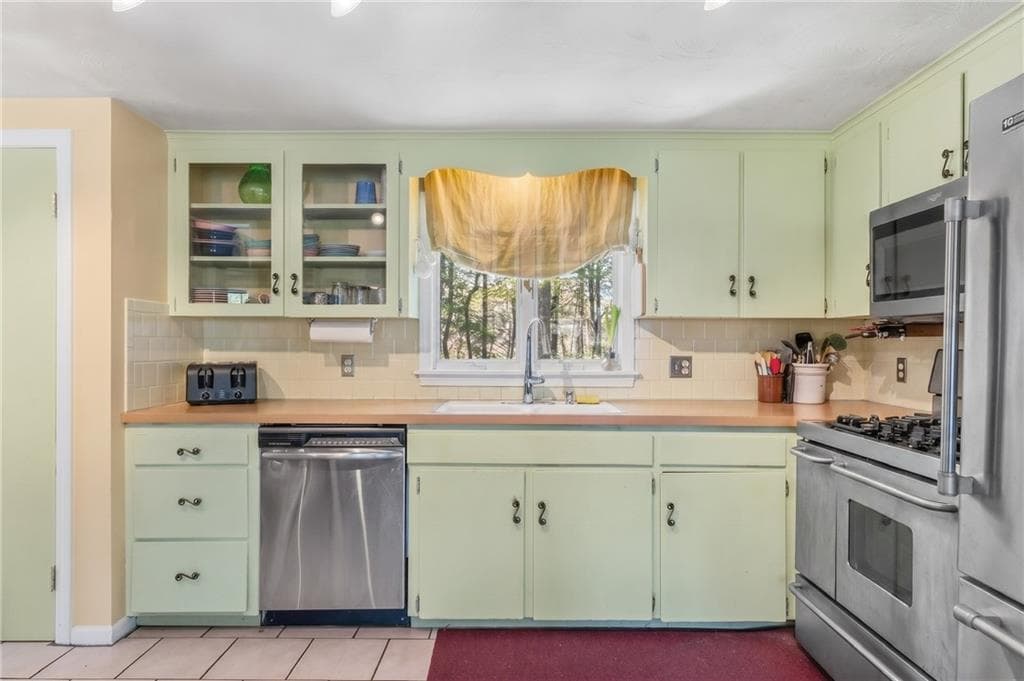 Single Family Residence at 102 Woodbine Road, South Kingstown, photo 5 of 42