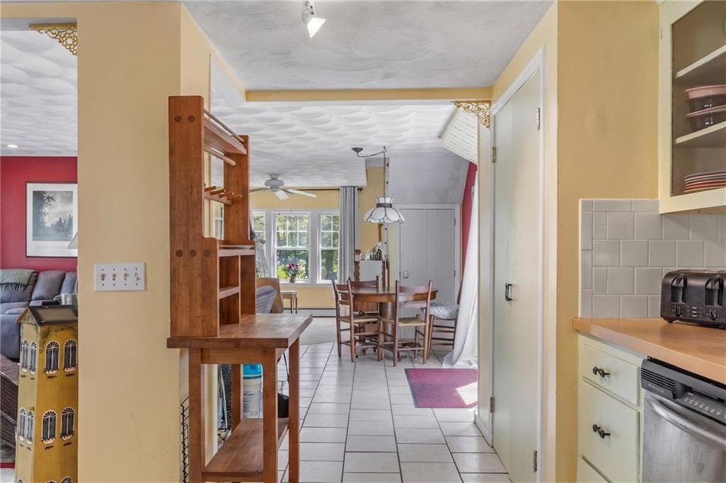 Single Family Residence at 102 Woodbine Road, South Kingstown, photo 11 of 42