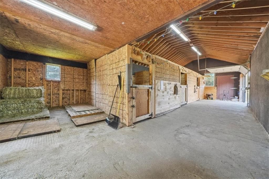 32 Equestrian Way photo 42