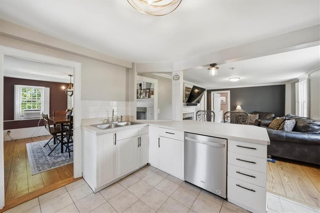 32 Equestrian Way photo 12