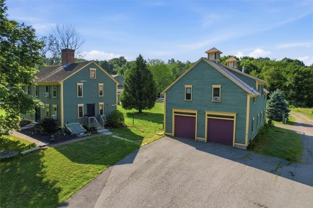 32 Equestrian Way photo 3