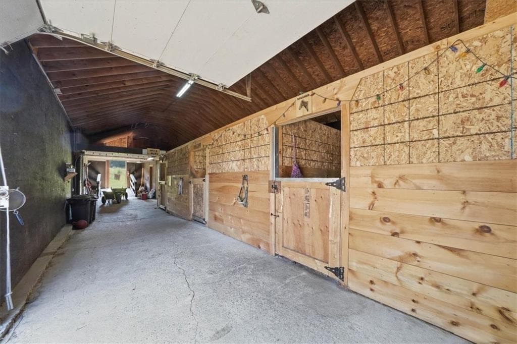 32 Equestrian Way photo 41