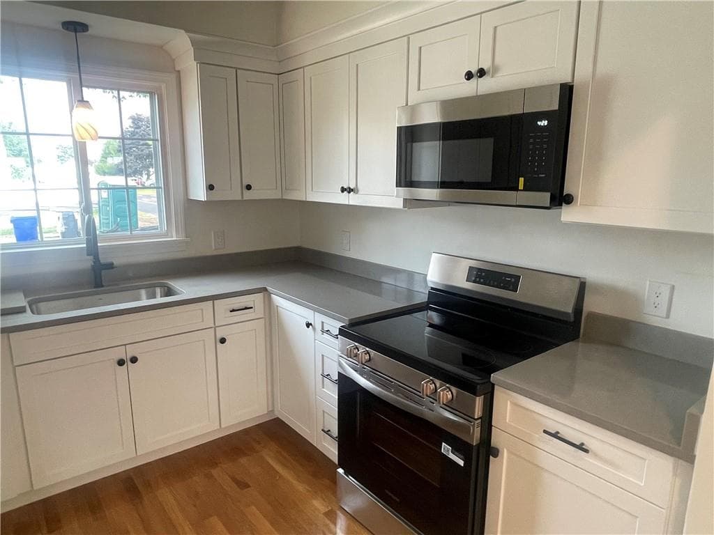 Single Family Residence at 51 Rosella Avenue, Pawtucket, photo 7 of 41