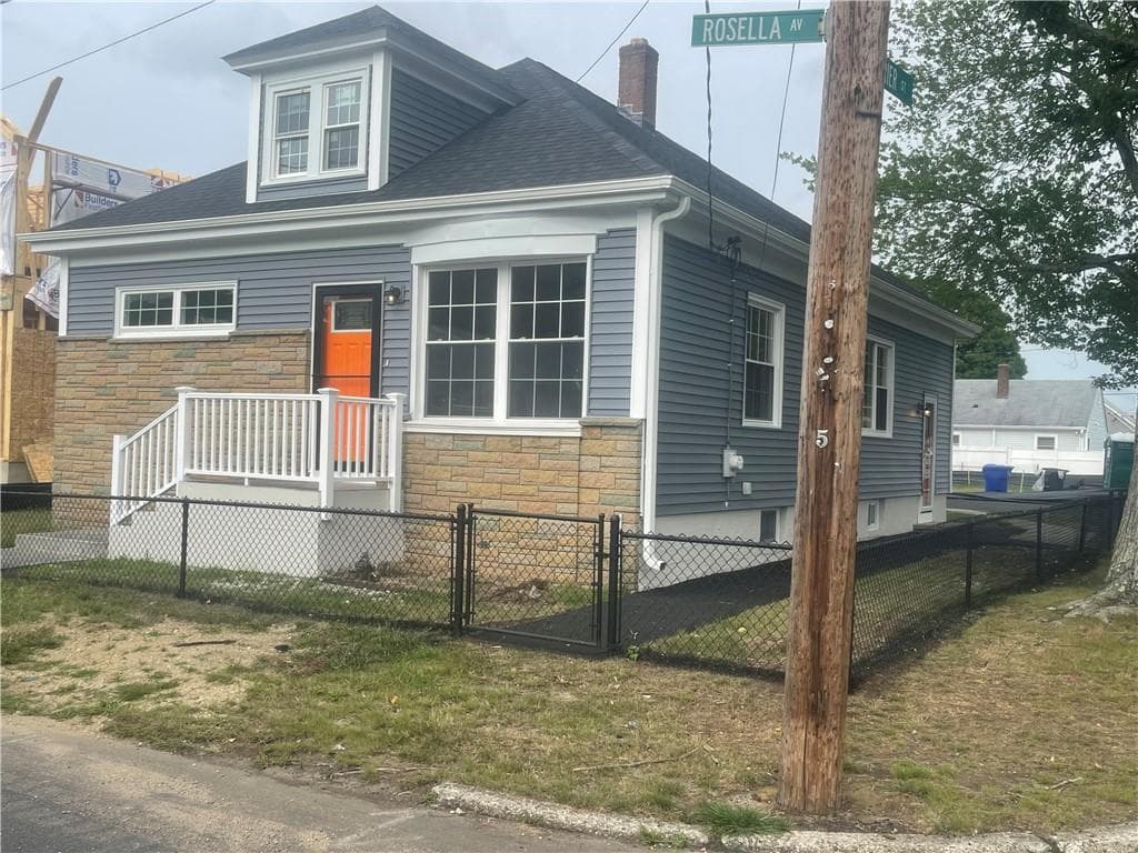 Single Family Residence at 51 Rosella Avenue, Pawtucket, photo 4 of 41