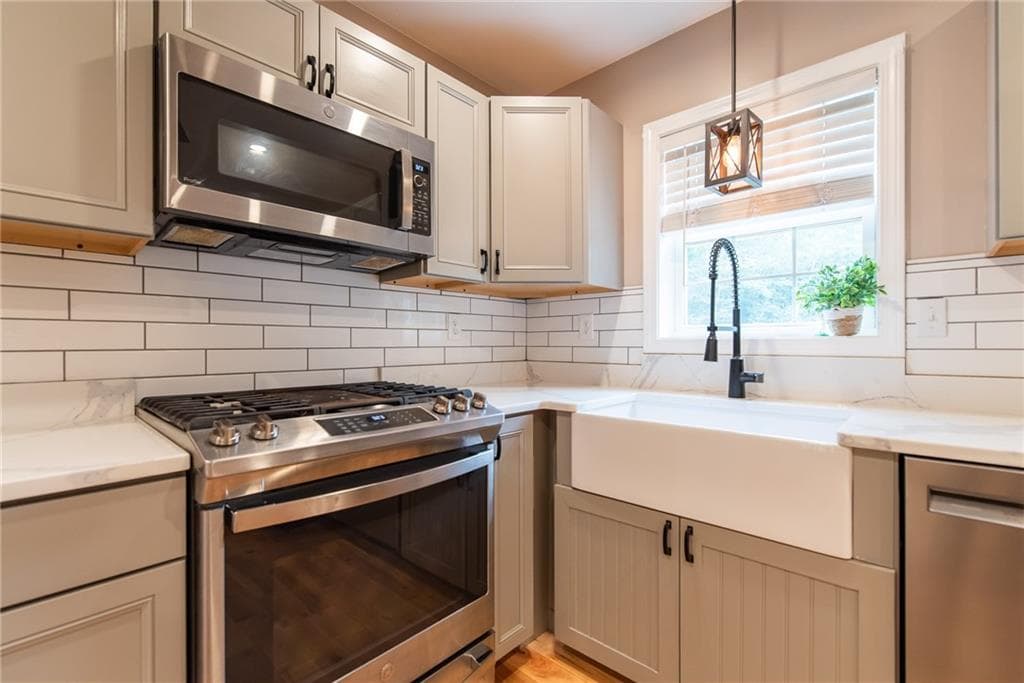 Single Family Residence at 206 John Potter Road, West Greenwich, photo 5 of 29