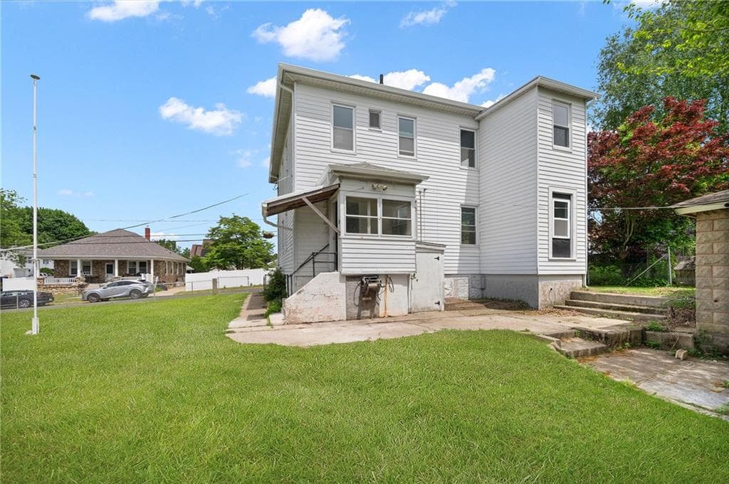 Multi Family at 87 Lyman Avenue, North Providence, photo 4 of 31