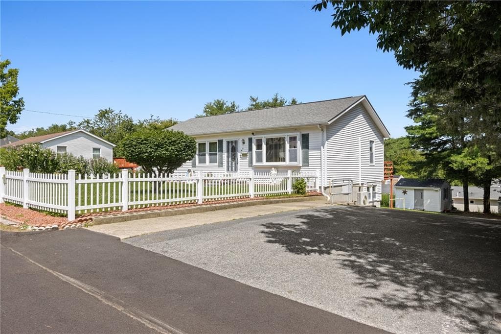 16 Sunrise Drive photo 2