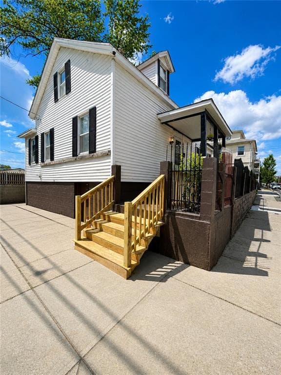 166 Gallup Street photo 2