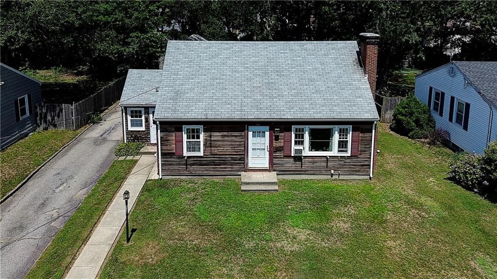 Single Family Residence at 73 lindy Avenue, East Providence, photo 2 of 35