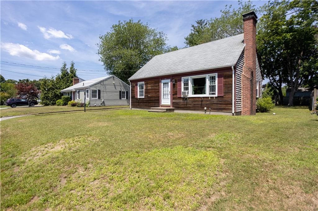 Single Family Residence at 73 lindy Avenue, East Providence, photo 3 of 35