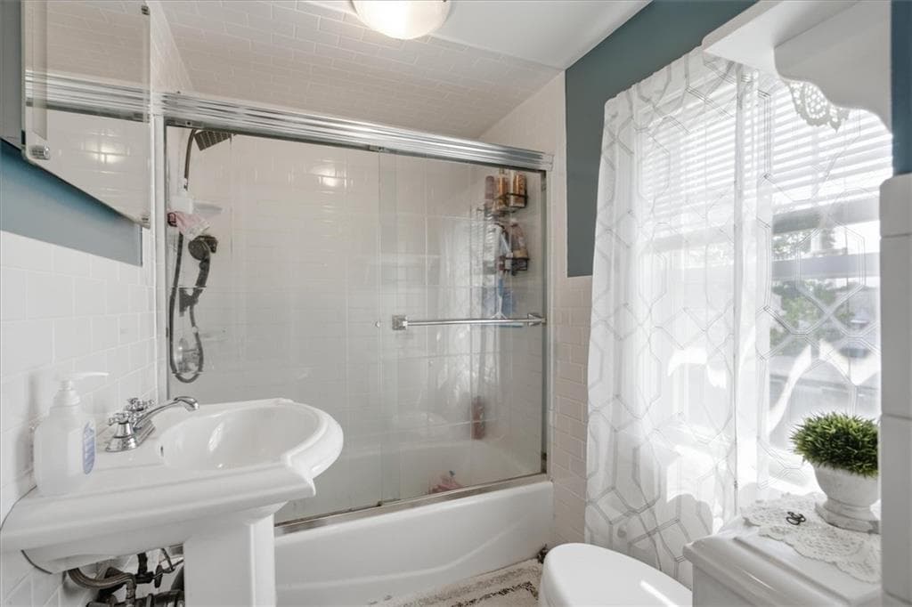 94 Westcott Avenue photo 17